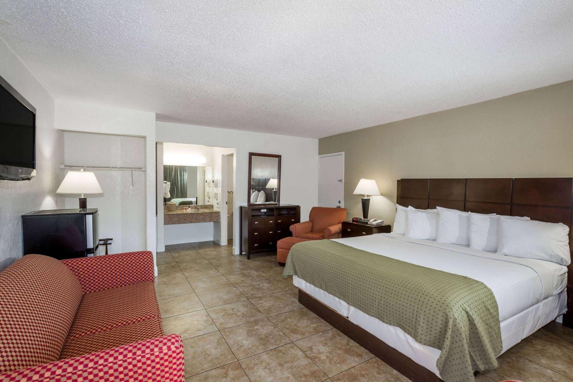 Days Inn By Wyndham St. Petersburg / Tampa Bay Area Pinellas Park Esterno foto