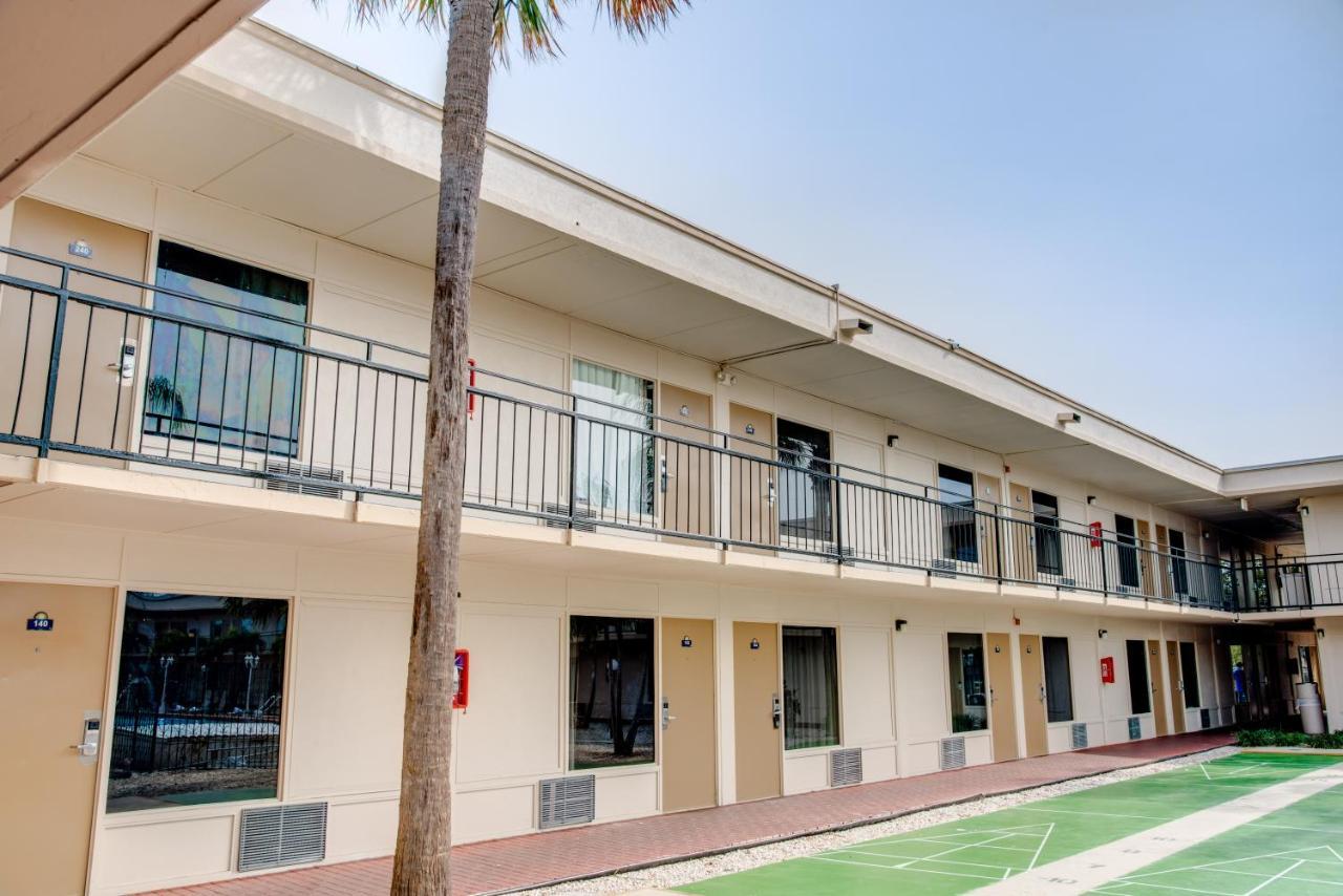 Days Inn By Wyndham St. Petersburg / Tampa Bay Area Pinellas Park Esterno foto