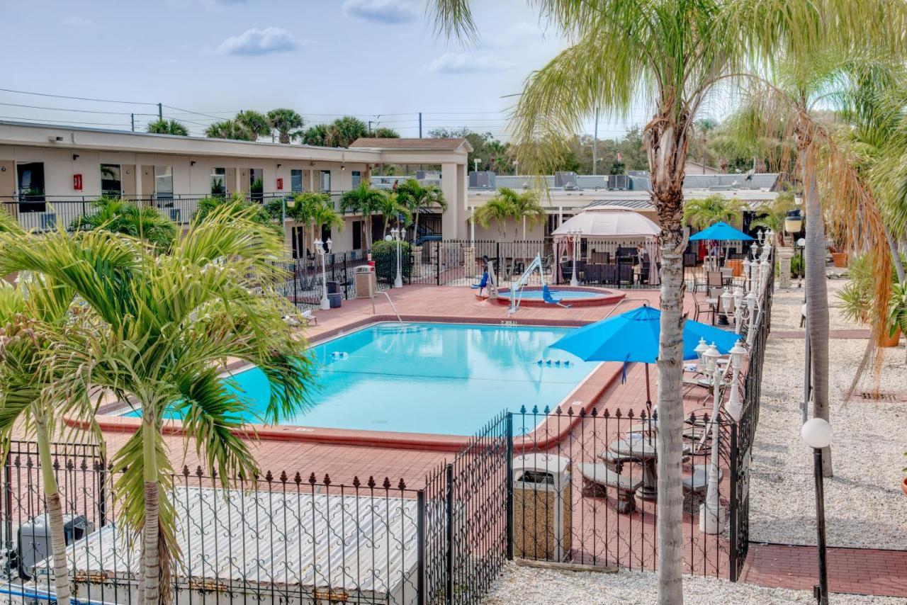 Days Inn By Wyndham St. Petersburg / Tampa Bay Area Pinellas Park Esterno foto