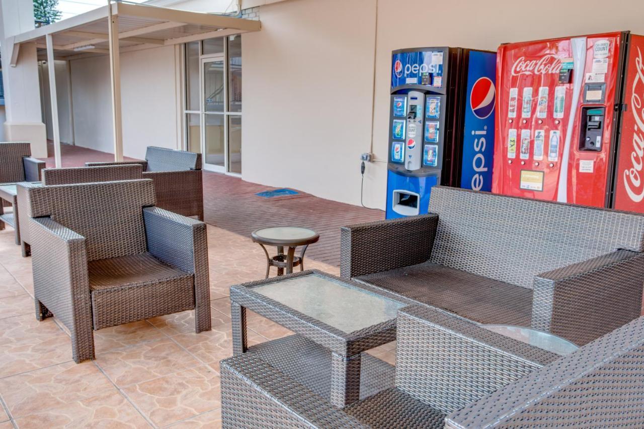 Days Inn By Wyndham St. Petersburg / Tampa Bay Area Pinellas Park Esterno foto