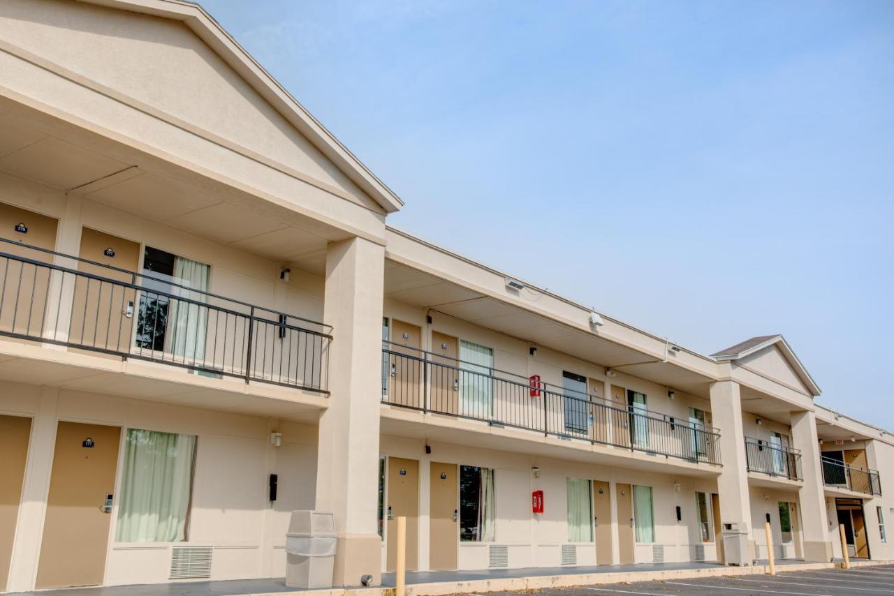 Days Inn By Wyndham St. Petersburg / Tampa Bay Area Pinellas Park Esterno foto
