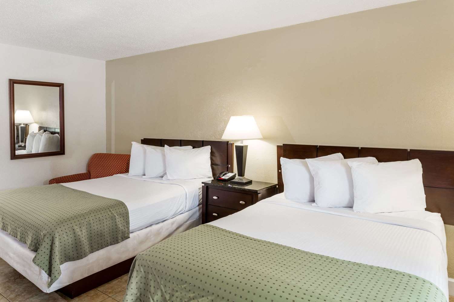Days Inn By Wyndham St. Petersburg / Tampa Bay Area Pinellas Park Esterno foto