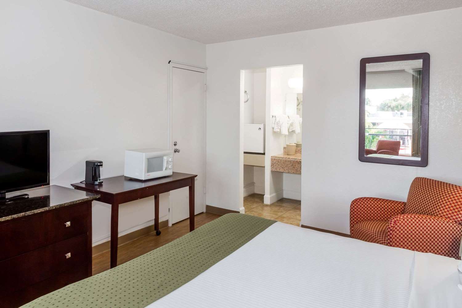 Days Inn By Wyndham St. Petersburg / Tampa Bay Area Pinellas Park Esterno foto