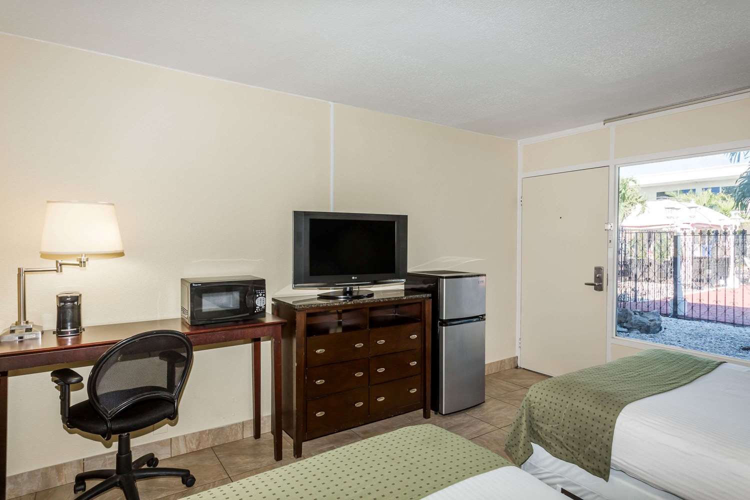 Days Inn By Wyndham St. Petersburg / Tampa Bay Area Pinellas Park Esterno foto